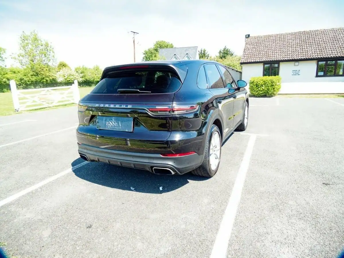 2018-porsche-cayenne-30-v6-e-hybrid-big-21