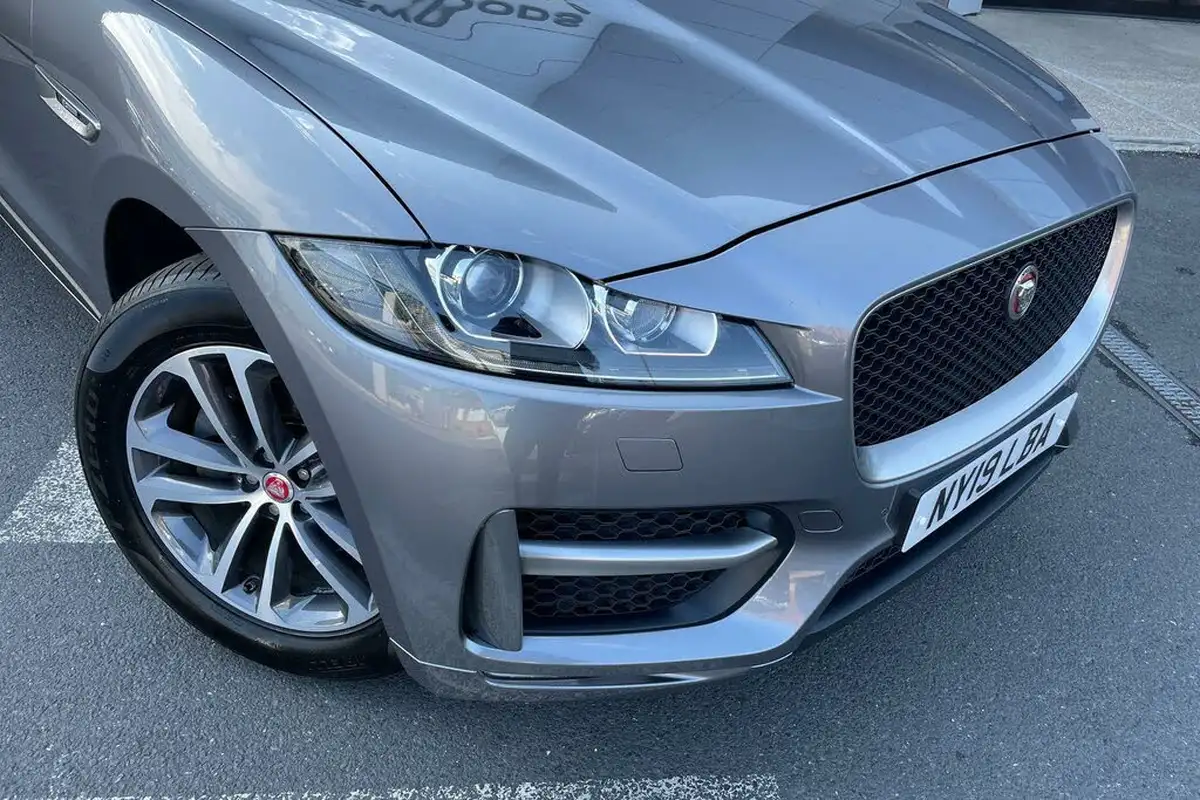 2019-jaguar-f-pace-20-i4d-r-sport-180ps-awd-auto-big-14