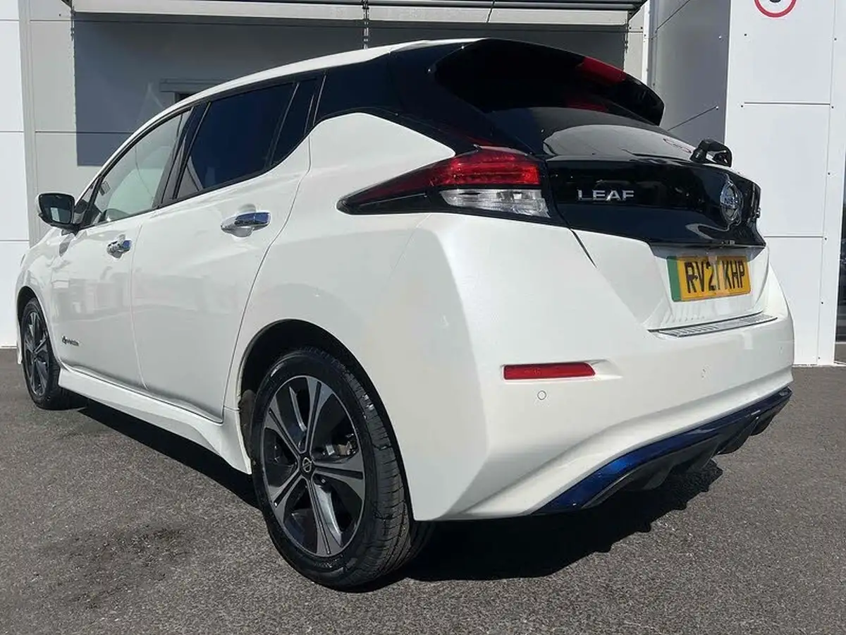 2021-nissan-leaf-e-tekna-big-23