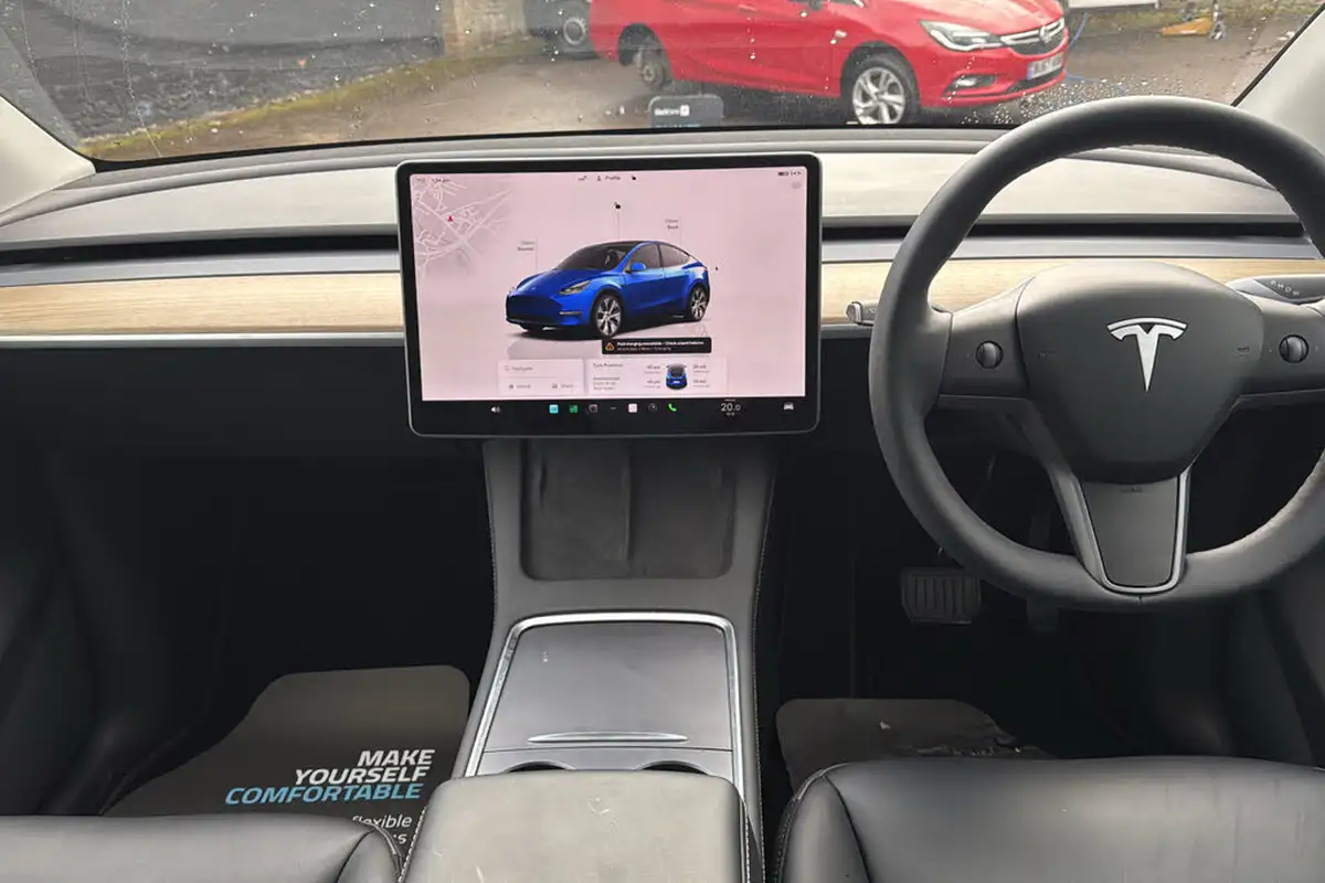 2022-tesla-model-y-e-long-range-big-8