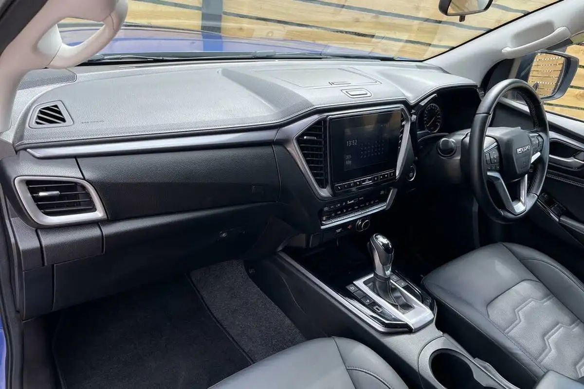 2024-isuzu-d-max-19td-dl40-auto-big-27