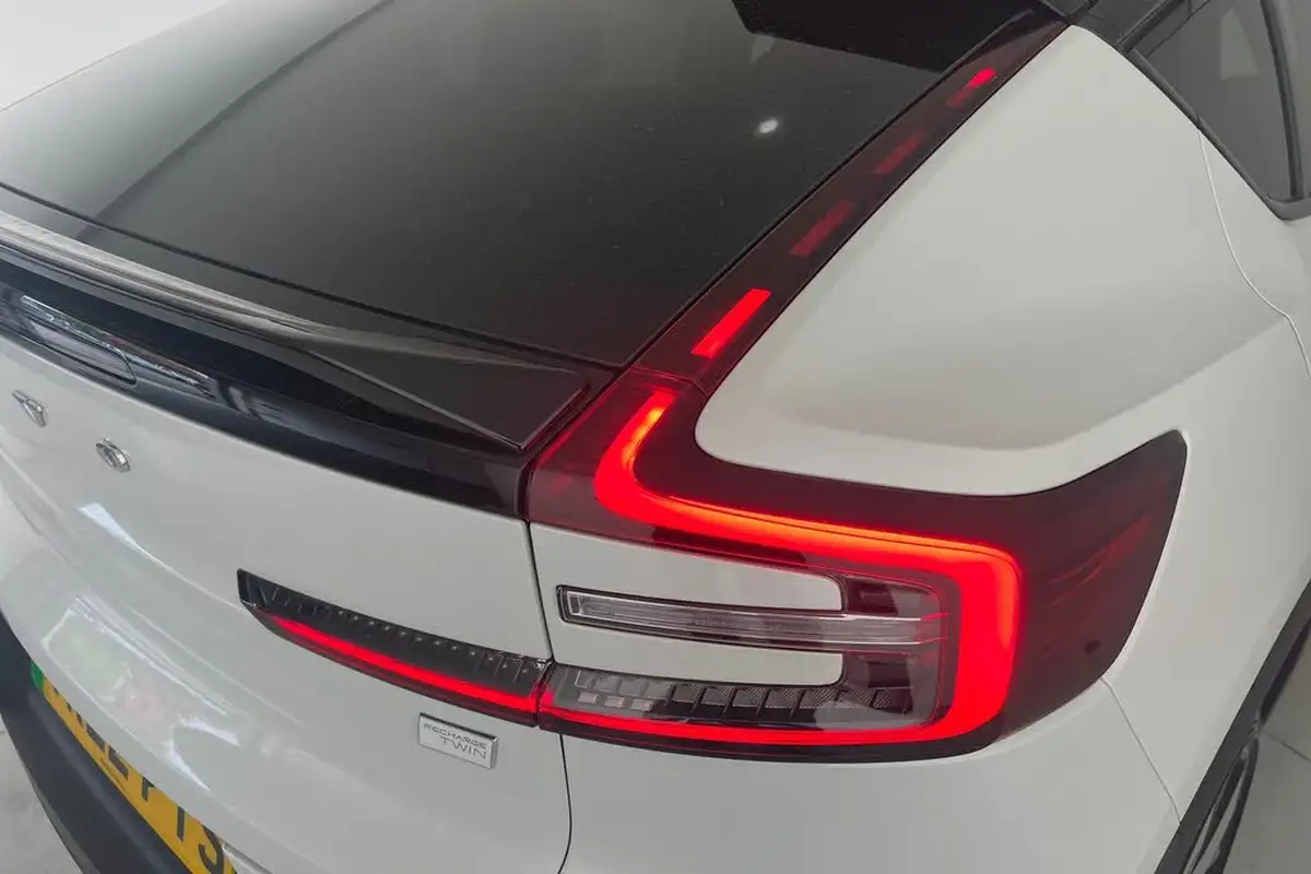 2022-volvo-c40-e-twin-recharge-pro-big-19