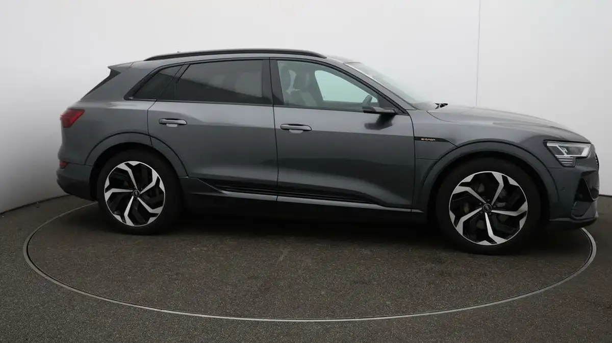 2022-audi-e-tron-50e-black-edition-station-wagon-big-48