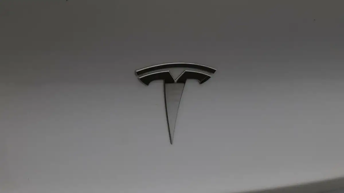2023-tesla-model-y-e-rwd-big-21