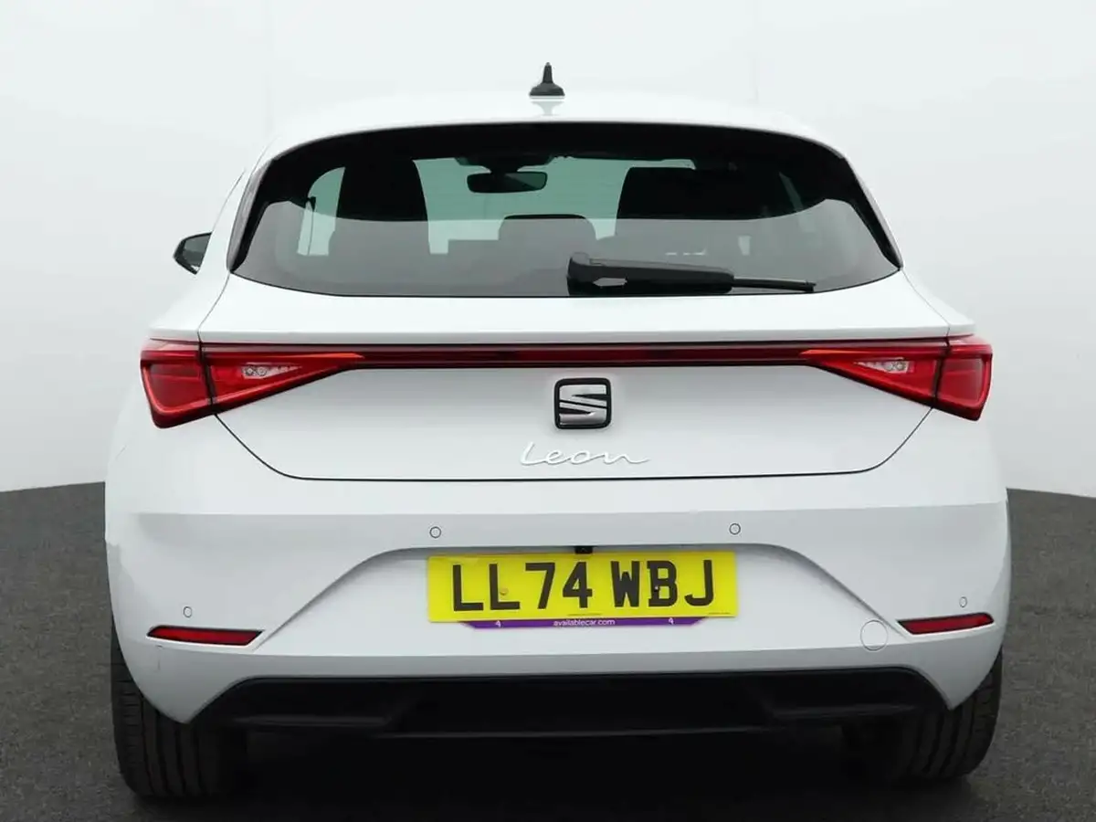2024-seat-leon-big-2