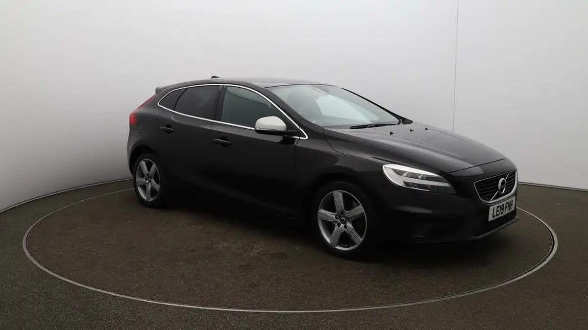 2019-volvo-v40-20td-d3-r-design-nav-plus-geartronic-big-1