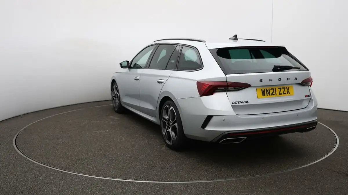 2021-skoda-octavia-20tdi-vrs-estate-big-61
