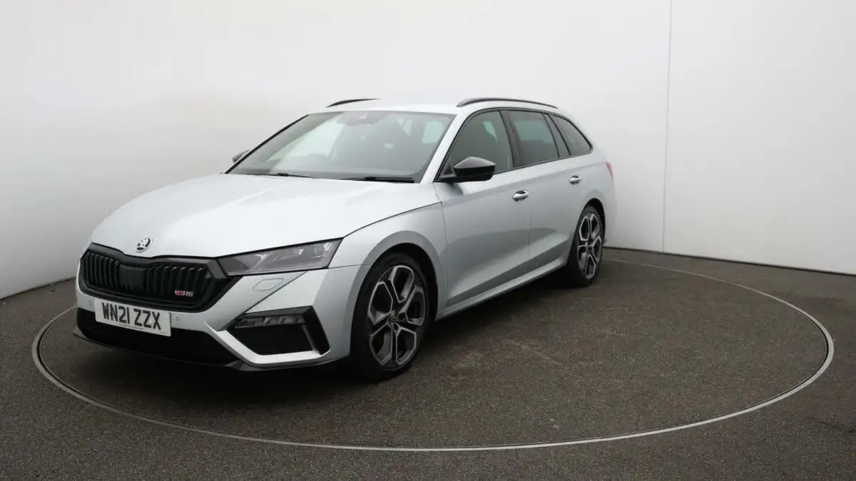 2021-skoda-octavia-20tdi-vrs-estate-big-37