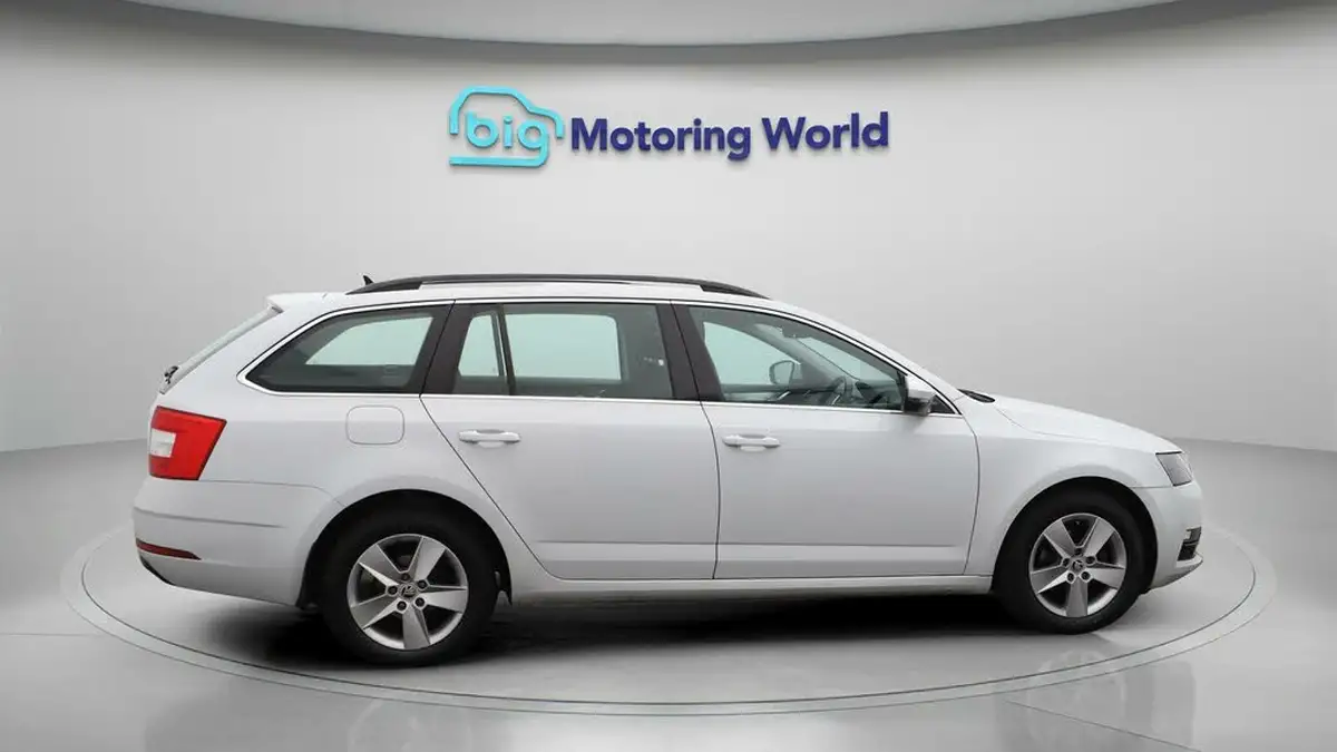 2020-skoda-octavia-16tdi-se-technology-estate-big-8