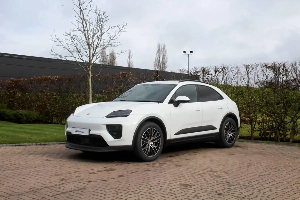 2025-porsche-macan-e-electric-big-33