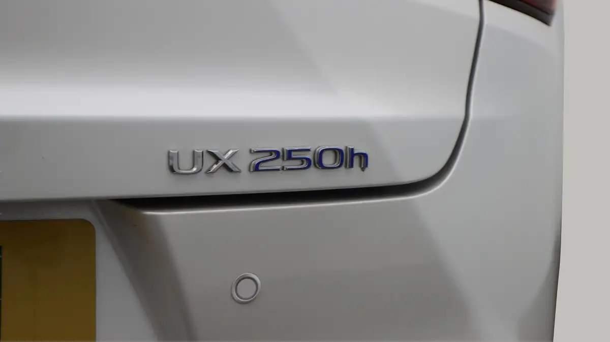 2021-lexus-ux-250h-20-ux-184bhp-without-navigation-big-22
