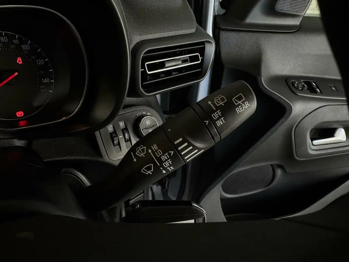 2021-vauxhall-combo-life-12i-edition-big-10