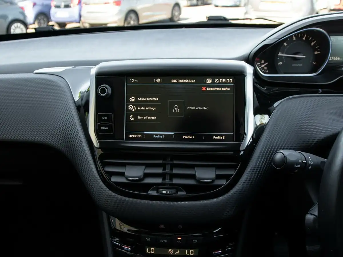 2018-peugeot-2008-suv-12-puretech-allure-premium-ss-big-26
