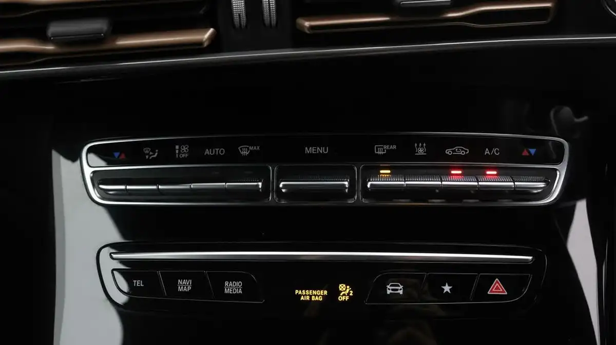 2022-mercedes-benz-eqc-e-eqc-400-amg-line-big-11