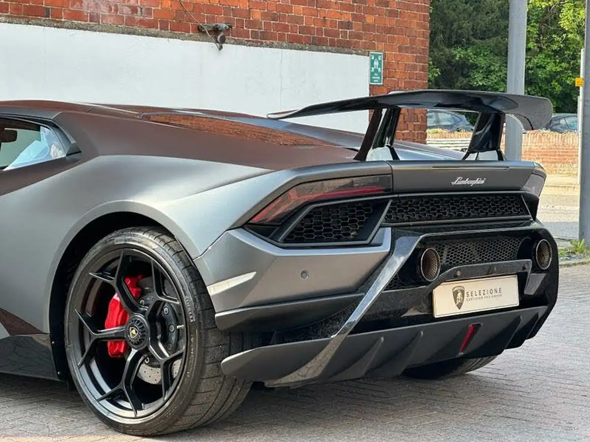 2018-lamborghini-huracan-52-performante-coupe-big-18