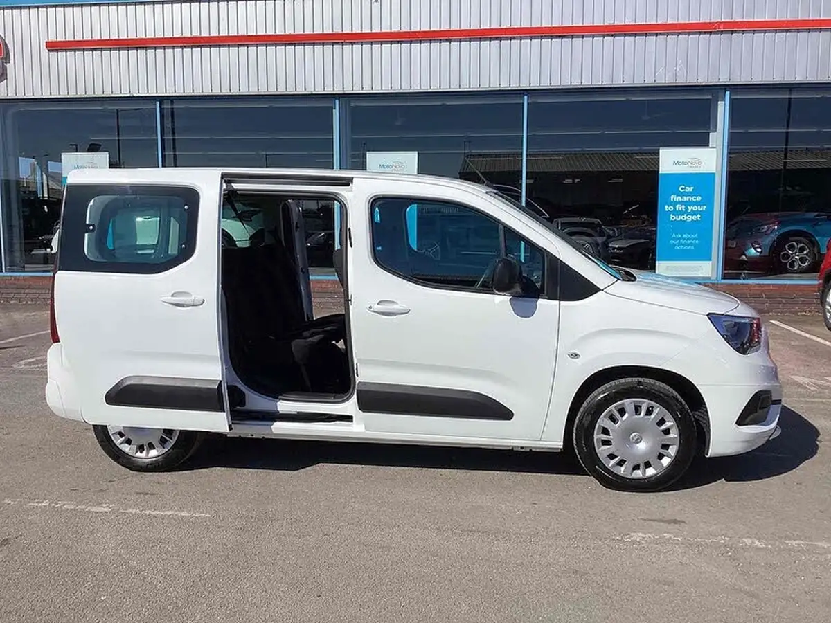 2021-vauxhall-combo-life-12i-edition-big-13