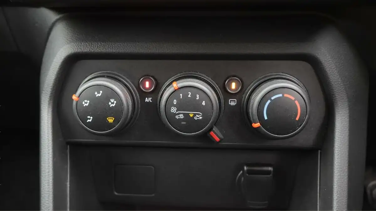 2022-dacia-sandero-10-sce-essential-big-11
