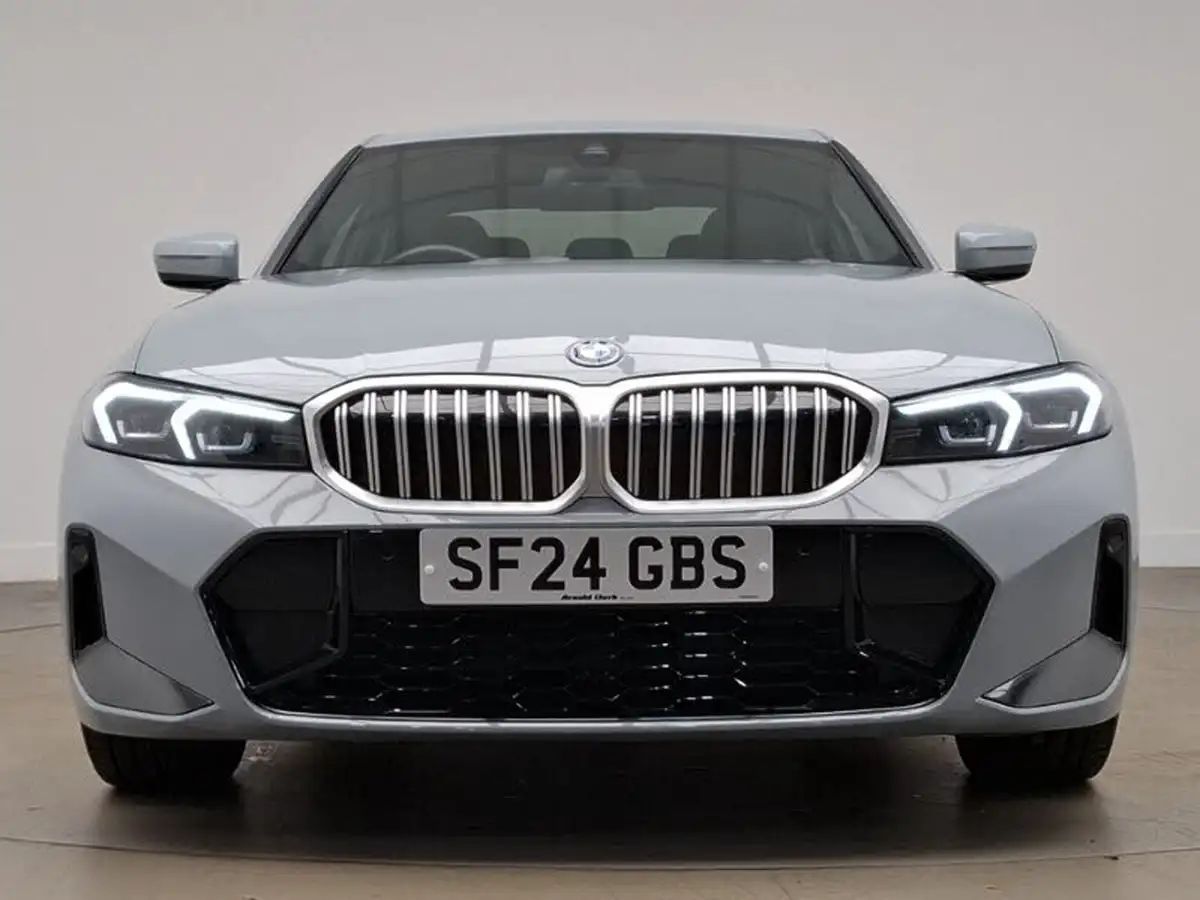2024-bmw-3-series-20-330e-m-sport-pro-pack-saloon-4d-big-11