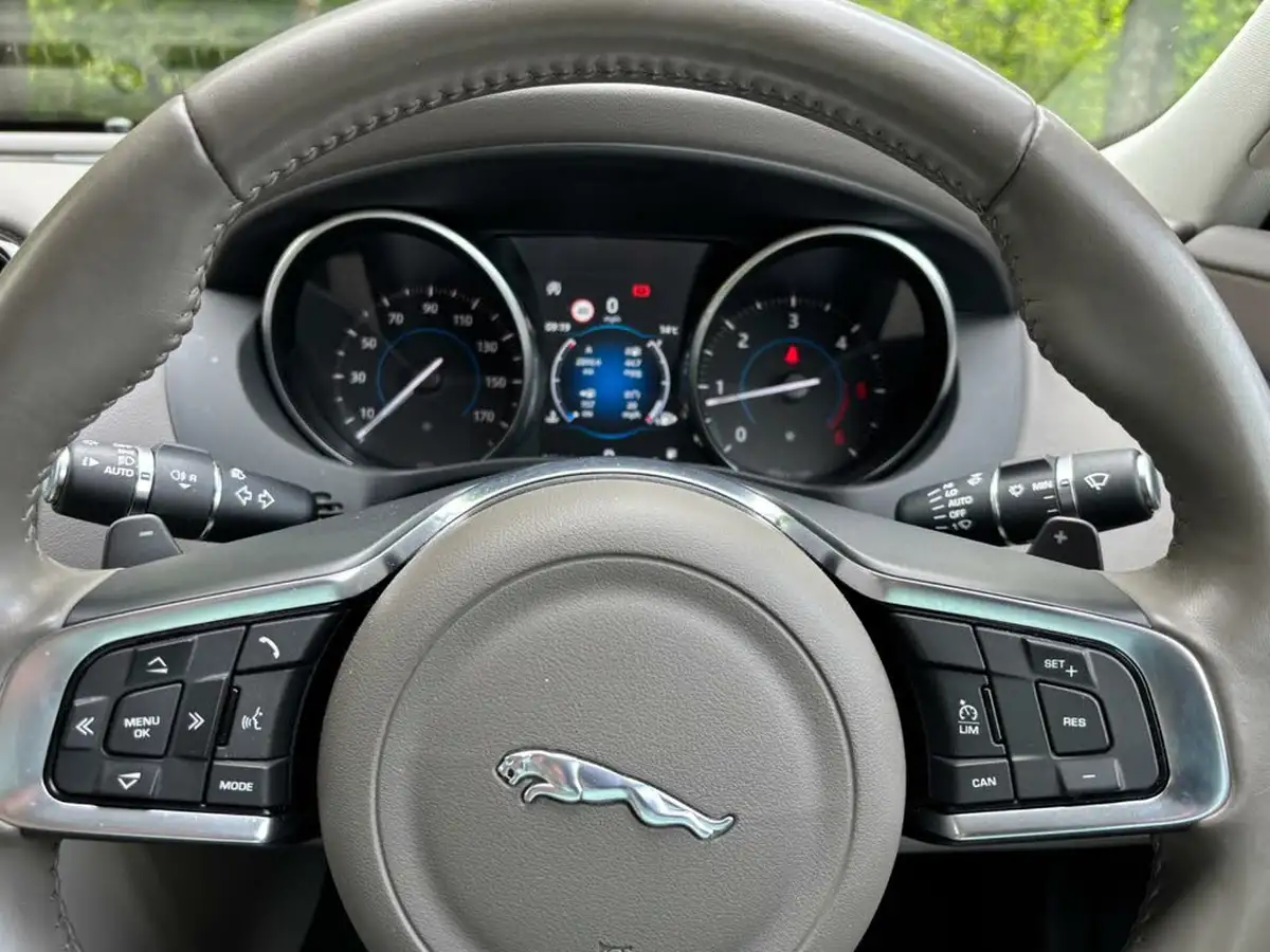 2018-jaguar-xe-20d-portfolio-180ps-1999cc-auto-big-41