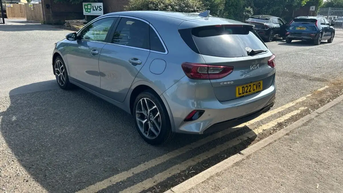 2022-kia-ceed-15-t-gdi-3-hatchback-big-30
