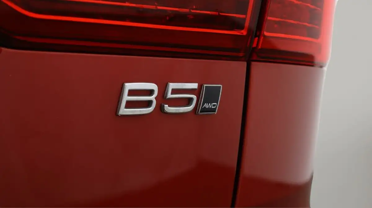 2021-volvo-xc60-20-b5-r-design-awd-big-21