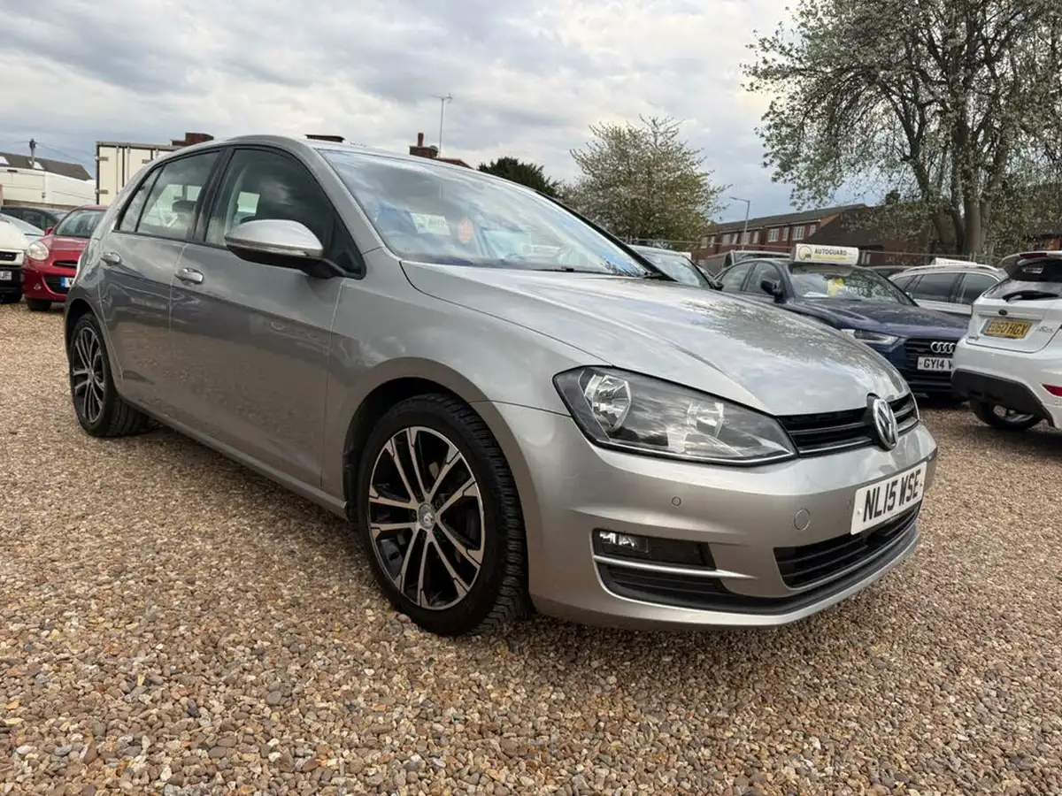 2015-volkswagen-golf-16tdi-match-105ps-bmt-ss-5d-big-21