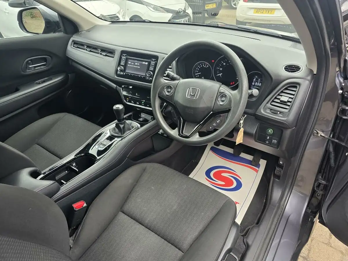 2016-honda-hr-v-15-i-vtec-s-big-13