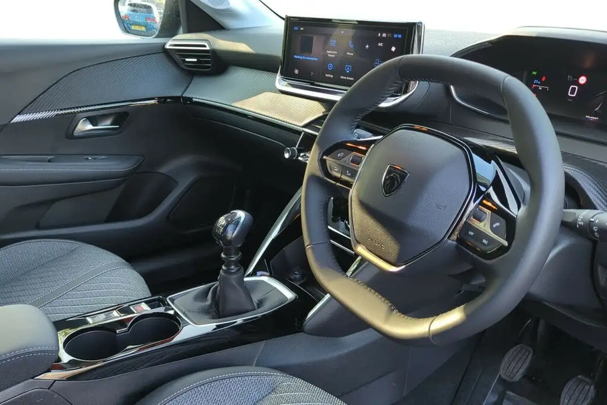 2025-peugeot-208-12-puretech-allure-big-9