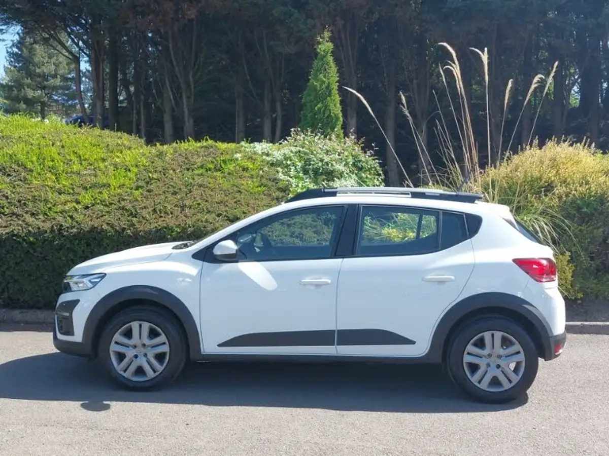 2022-dacia-sandero-stepway-10-tce-comfort-90bhp-big-3
