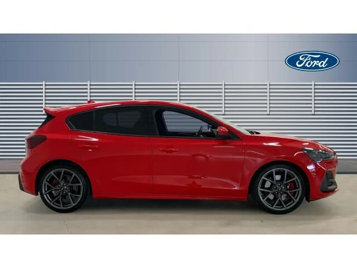 2023-ford-focus-23t-st-hatchback-big-4