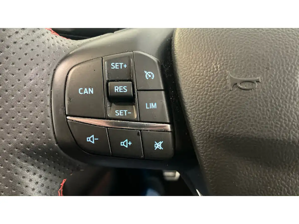 2023-ford-focus-23t-st-hatchback-big-28