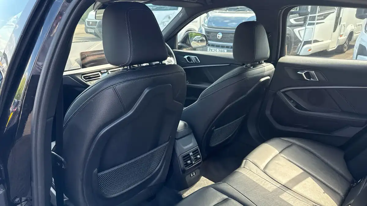 2021-bmw-1-series-15-118i-m-sport-lcp-dct-big-13