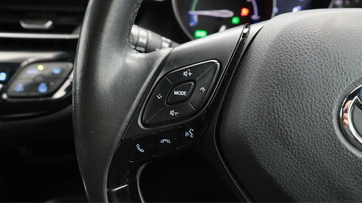 2020-toyota-c-hr-18-vvt-i-icon-parking-pack-big-23