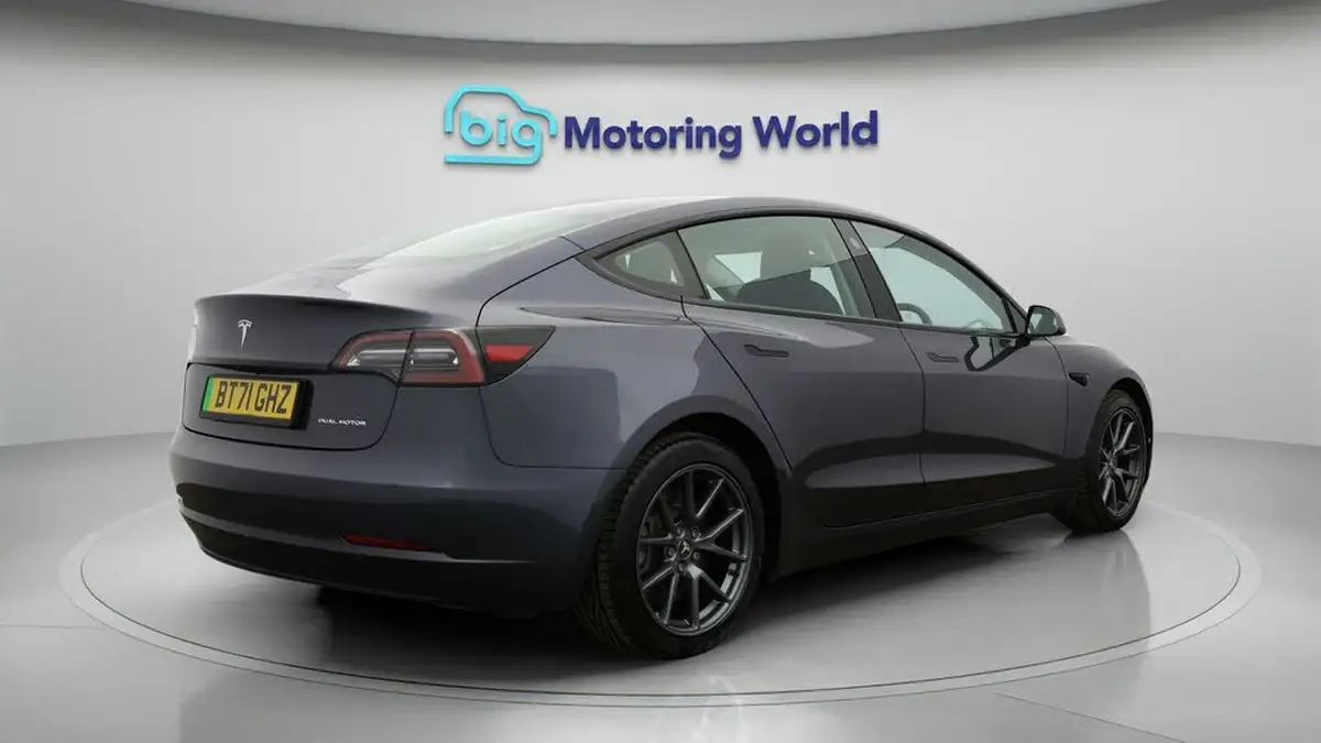 2021-tesla-model-3-e-long-range-awd-big-6