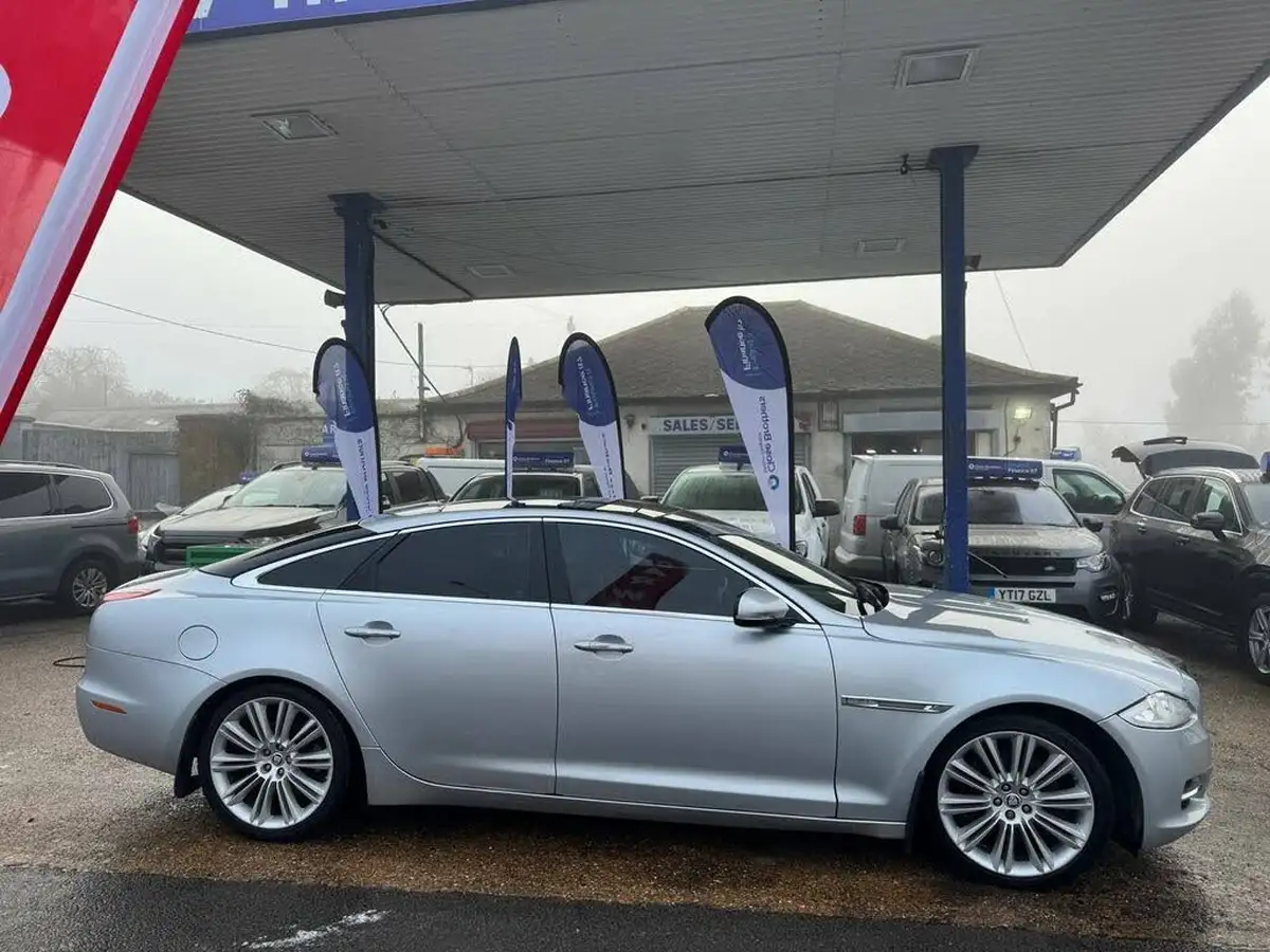 2010-jaguar-xj-series-30td-xj-portfolio-lwb-big-9