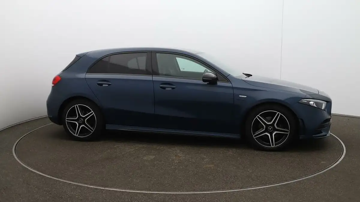 2022-mercedes-benz-a-class-13-a200-amg-line-edition-executive-hatchback-5d-big-47