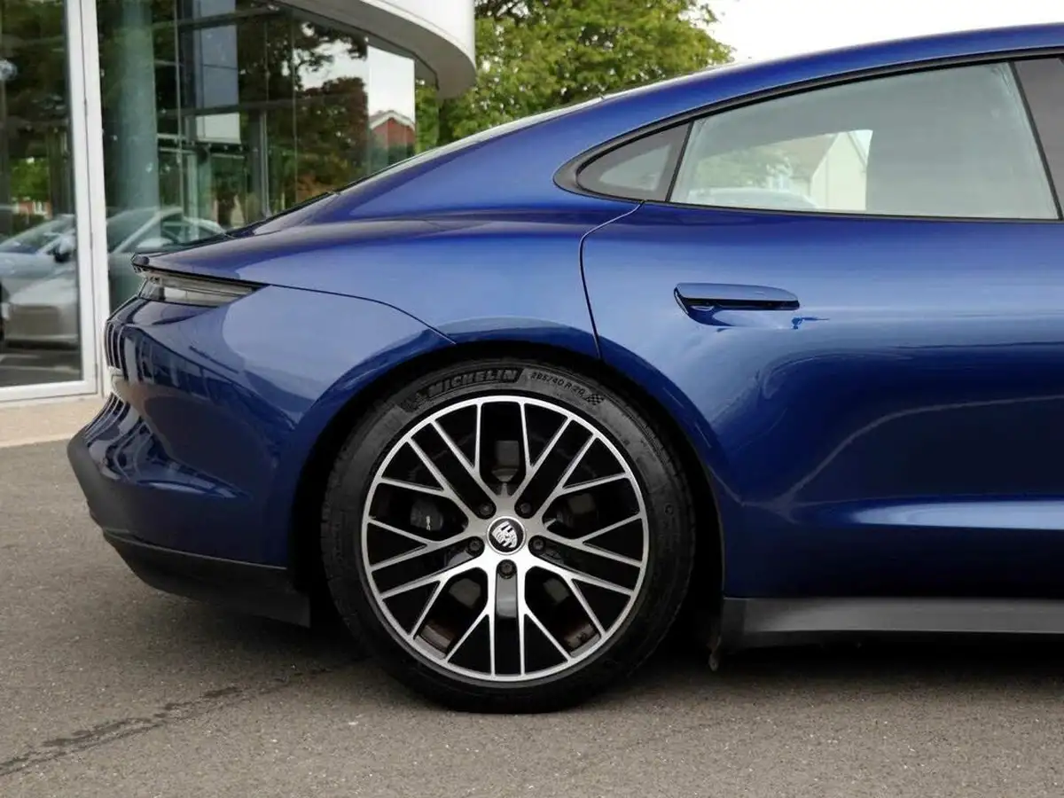 2022-porsche-taycan-e-base-476ps-performance-battery-plus-big-28