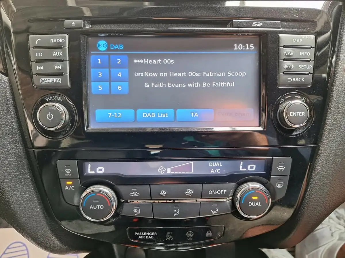 2016-nissan-qashqai-12-dig-t-tekna-xtronic-cvt-big-41