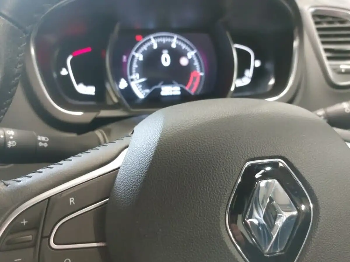 2019-renault-scenic-13-tce-iconic-big-16