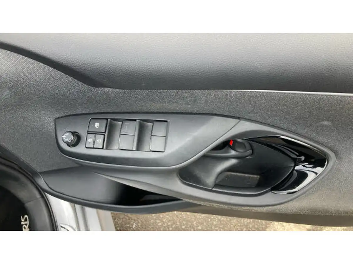2022-toyota-yaris-15-vvt-i-dynamic-big-31