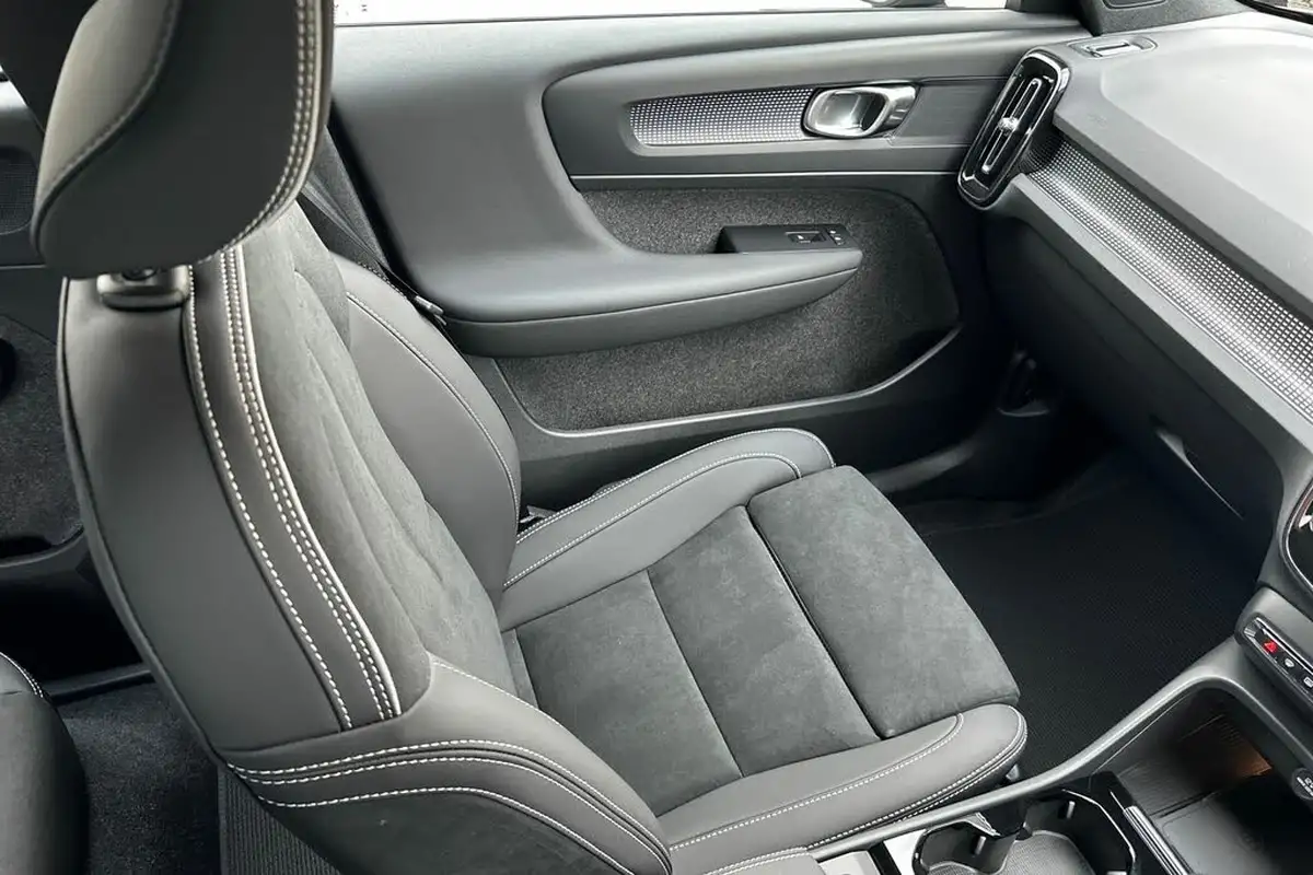 2024-volvo-xc40-20-b3-plus-big-29