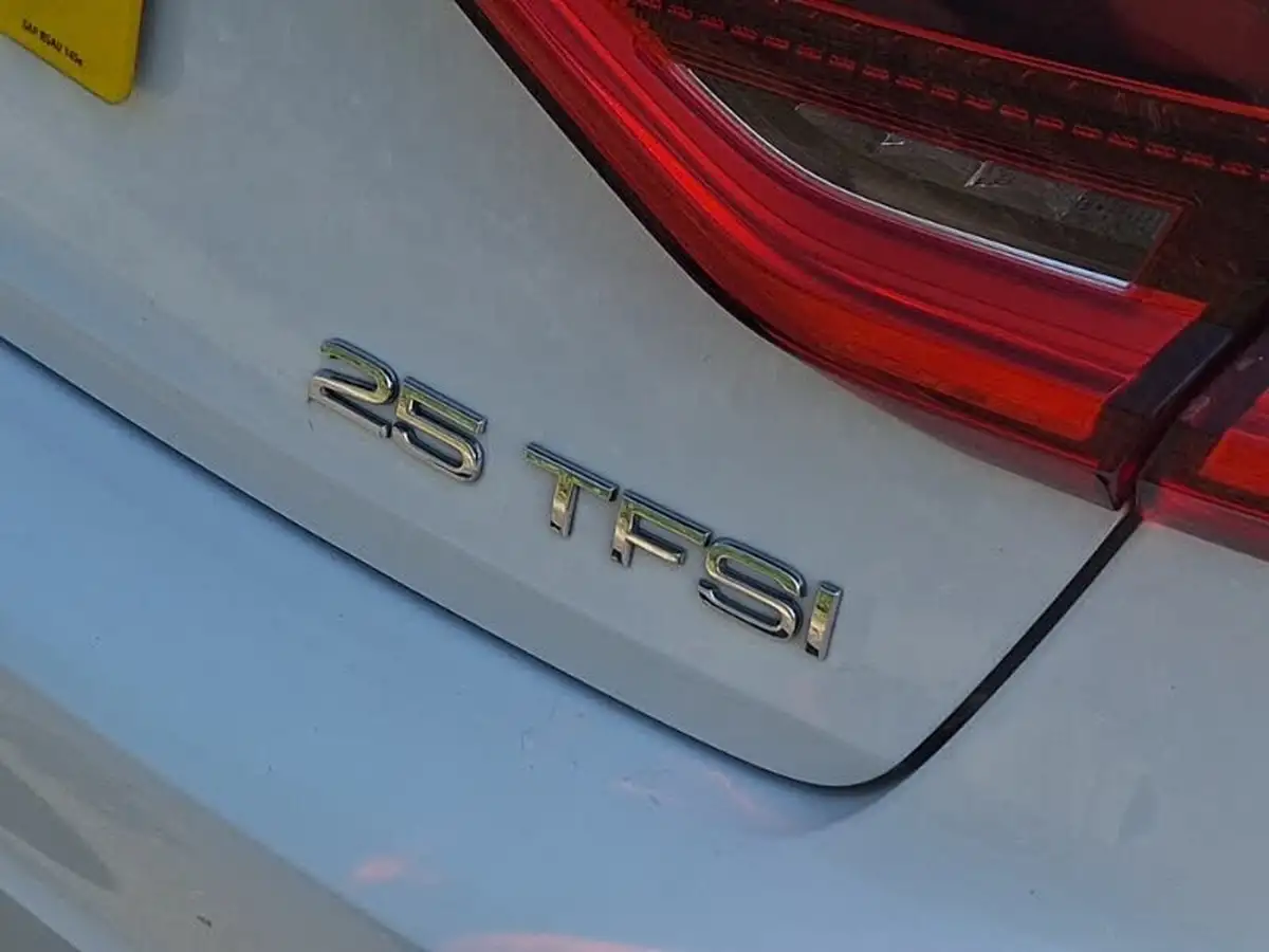 2022-audi-a1-10-25-tfsi-technik-big-11