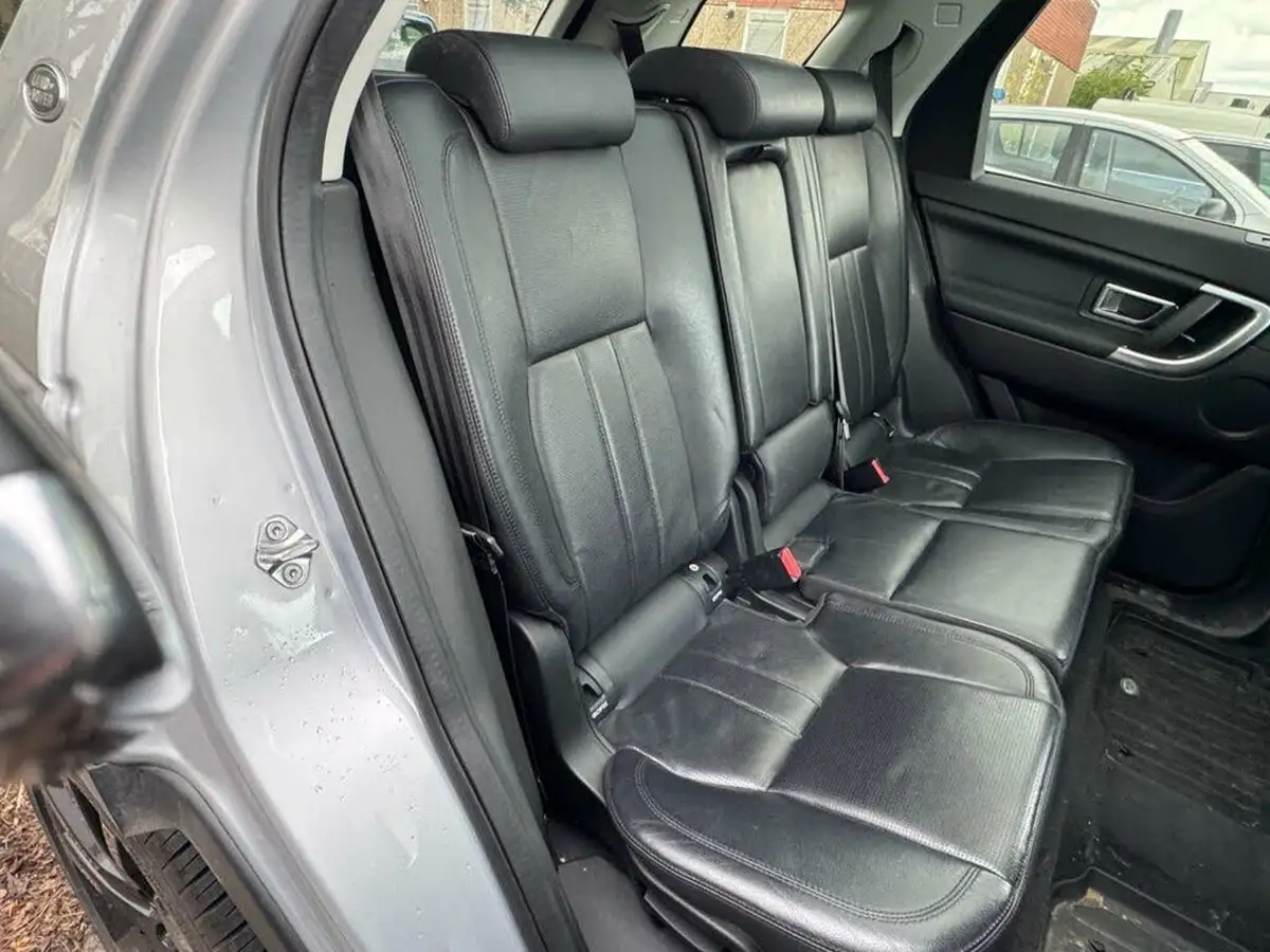 2017-land-rover-discovery-sport-20td4-hse-black-180ps-station-wagon-big-5