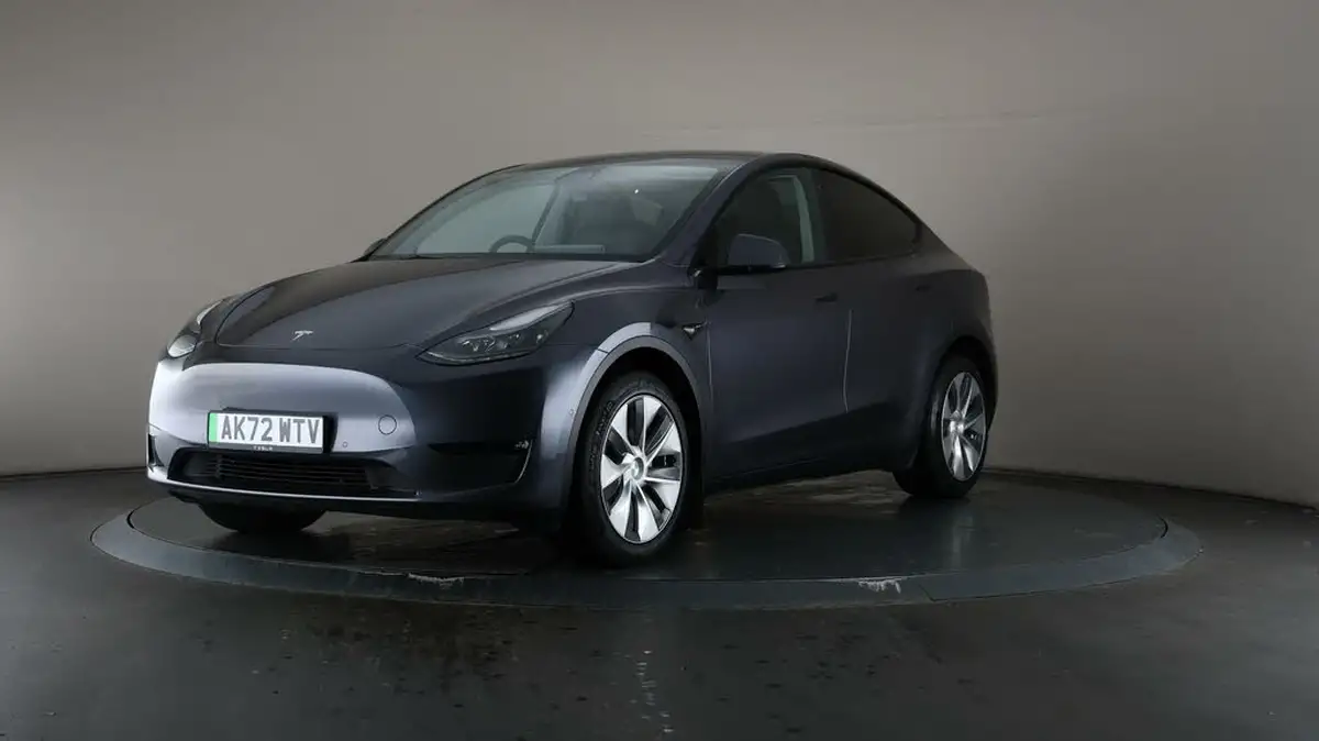 2022-tesla-model-y-e-long-range-big-42