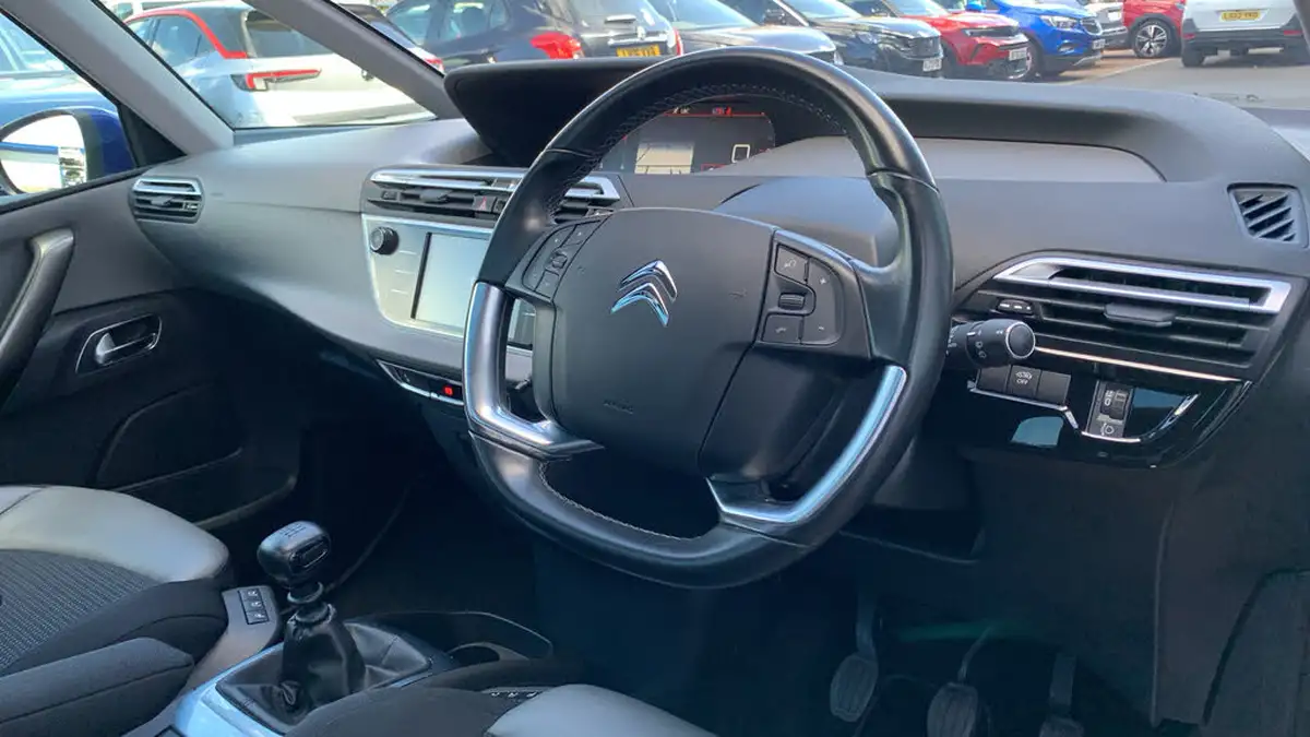 2019-citroen-c4-spacetourer-15bluehdi-flair-big-10