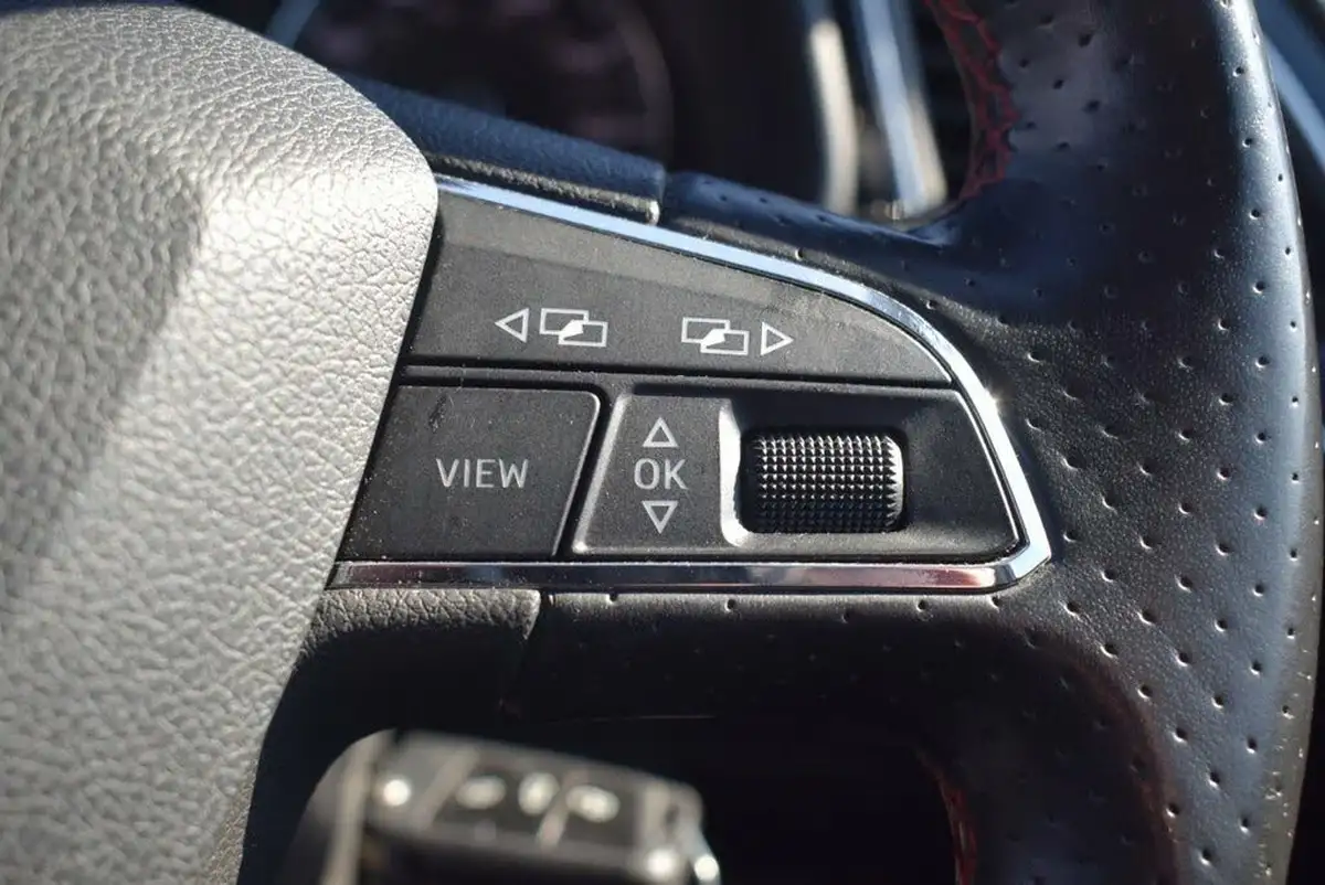 2019-seat-leon-20tdi-fr-estate-big-16