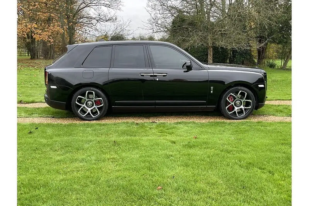 2023-rolls-royce-cullinan-675-black-badge-big-12