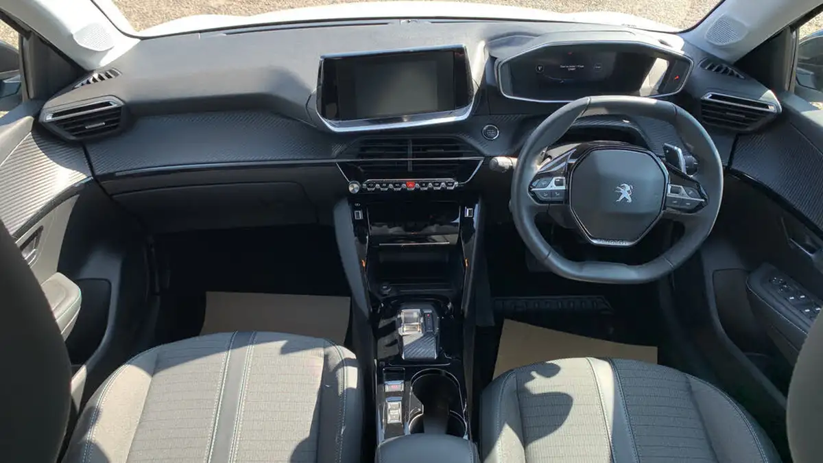 2022-peugeot-208-12-puretech-allure-premium-100bhp-eat8-big-3