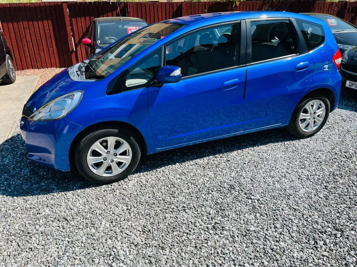 2012-honda-jazz-14-es-big-1