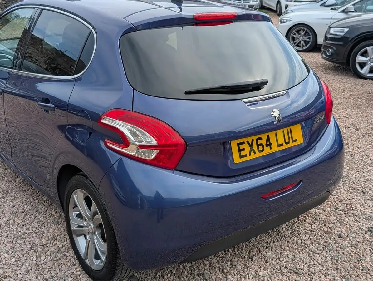2014-peugeot-208-12-allure-vti-5d-big-15